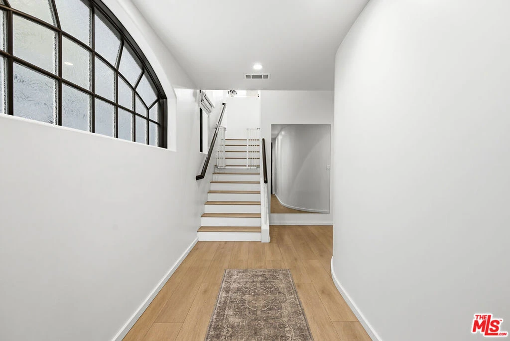 Interior 3