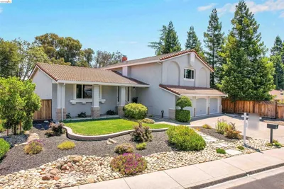 2704 Mohawk Cir