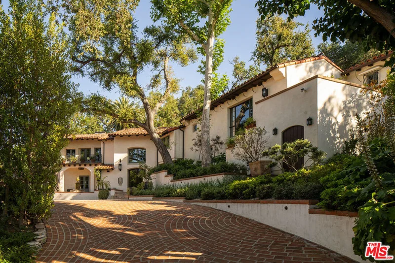 17610 Hidden Oaks Road, Encino, CA 91316