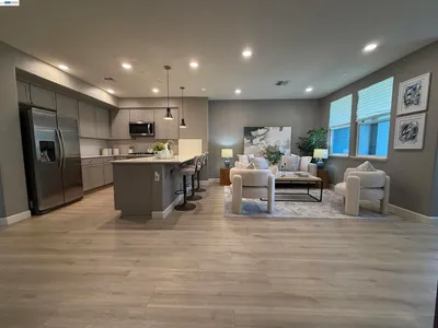 558 Clover Cir
