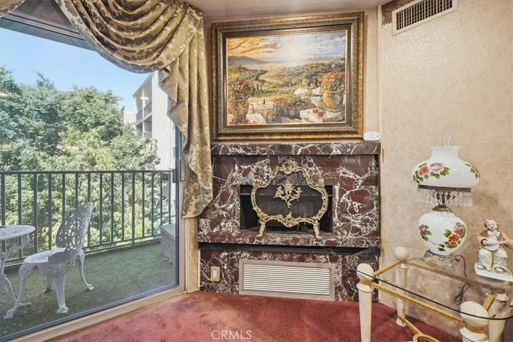 Interior 4