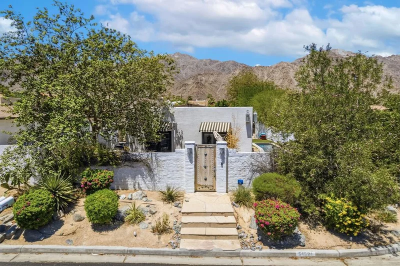 54521 Avenida Alvarado