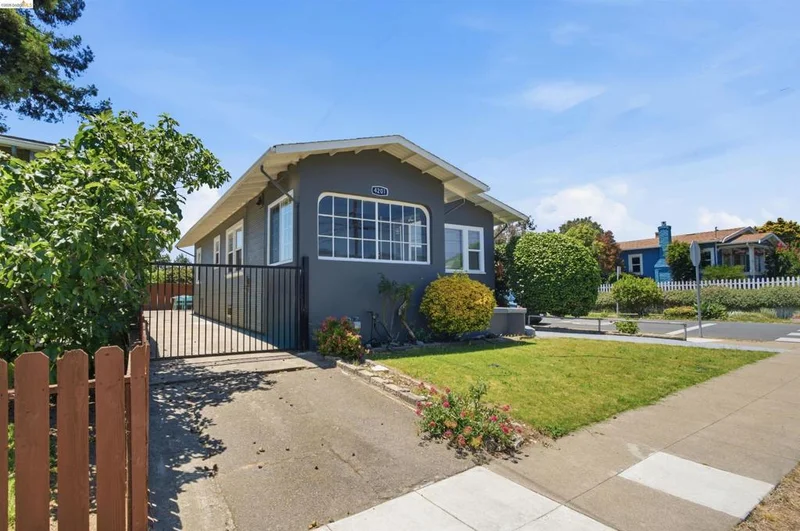 4203 Redding photo 2