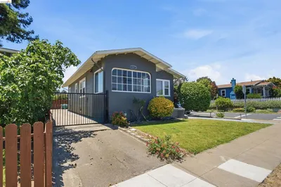 4203 Redding photo 2
