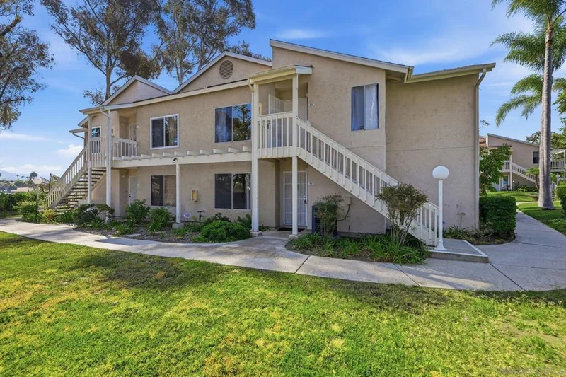 225 Diamond 111, Vista, CA 92083