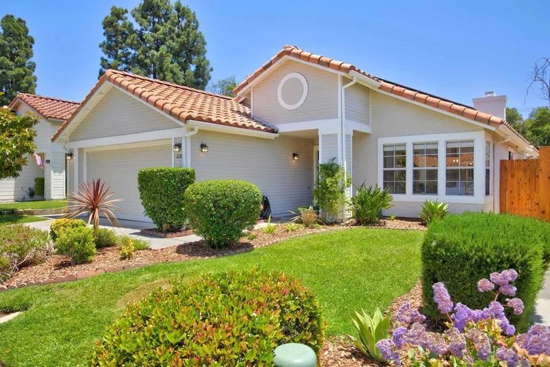 2110 Shadetree, Escondido, CA 92029