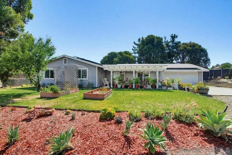 743 Davis, Ramona, CA 92065