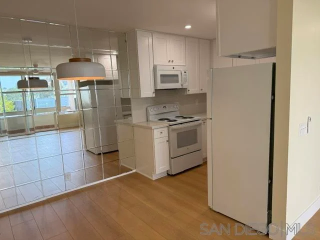 2510 Torrey Pines Rd, Unit 312 photo 2