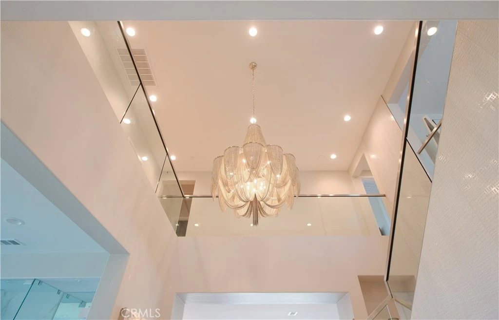Interior 4