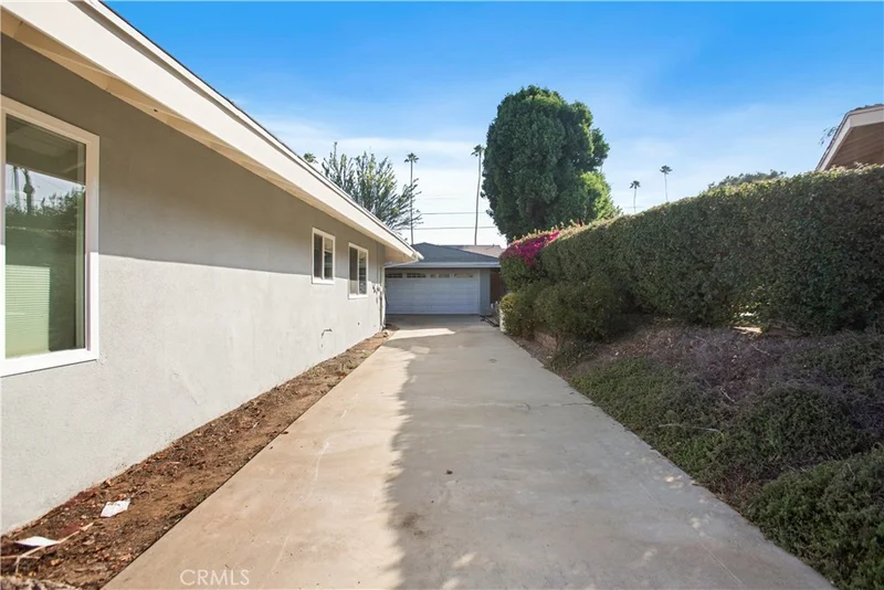 1185 La Subida Court photo 2