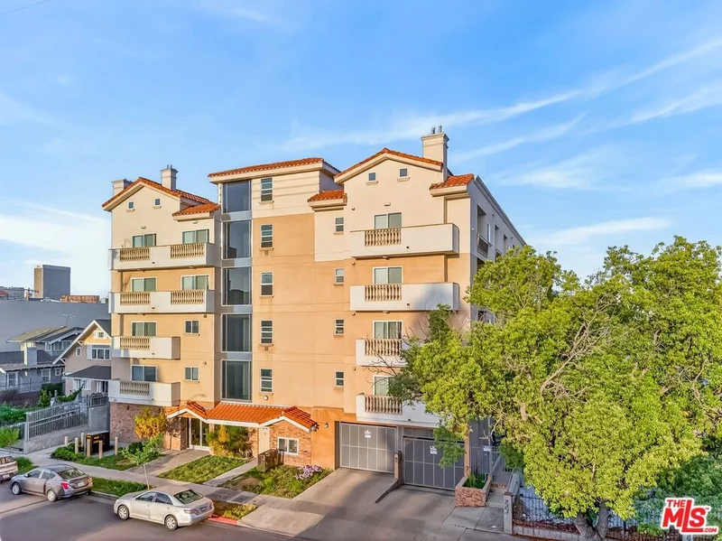 1026 S Oxford Avenue 302