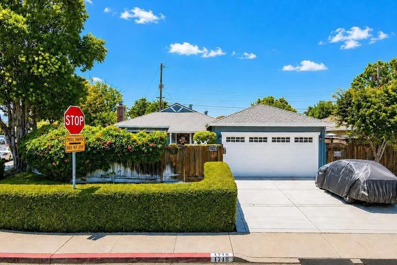 Photo 2 of 1718 Pomeroy Avenue