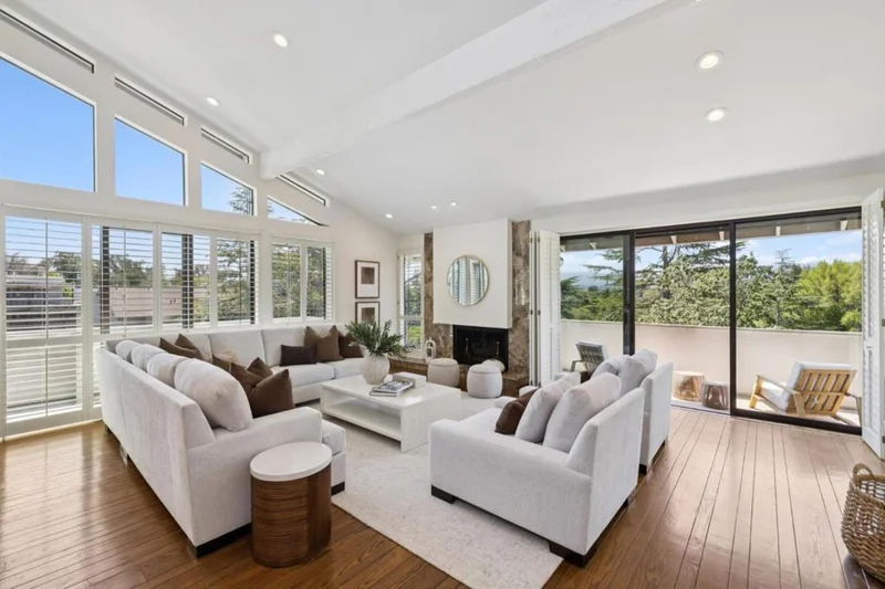 28 Mansion Court 727