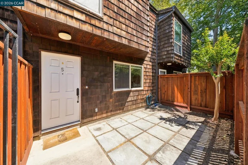 225 Mayhew Way 5 photo 2