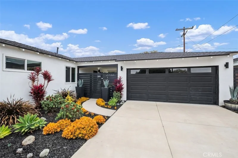 557 S Rosalind