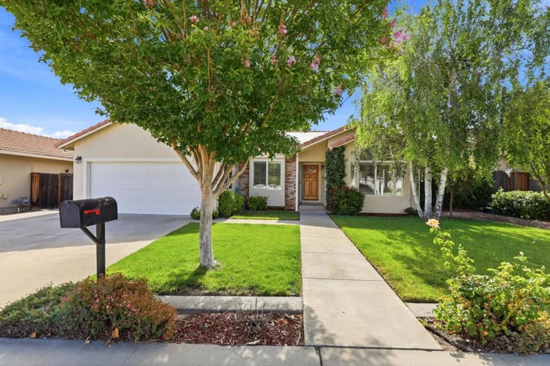 1191 Trieste Drive, Hollister, CA 95023