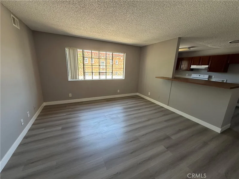 211 Magnolia 205 photo 2