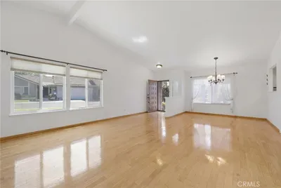 1260 Tiburon photo 2