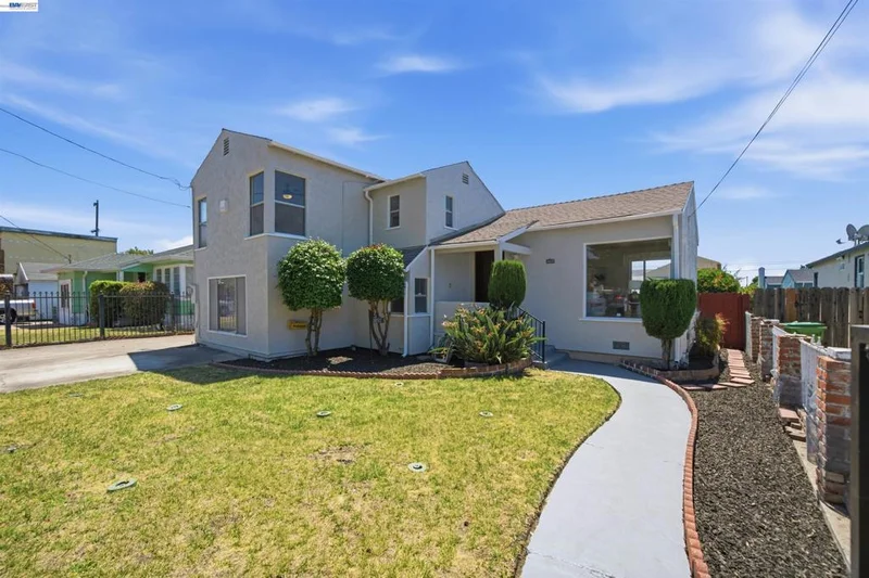 10517 Voltaire Ave, Oakland, CA 94603