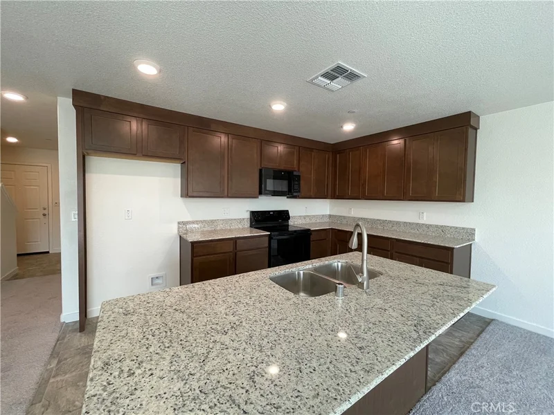 714 Stone Ridge East Avenue photo 2