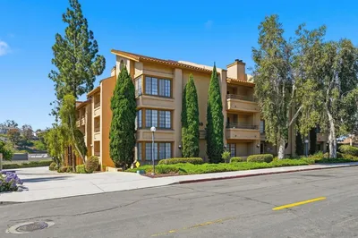 5649 Lake Park 301
