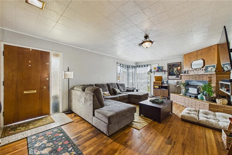2916 Lowell