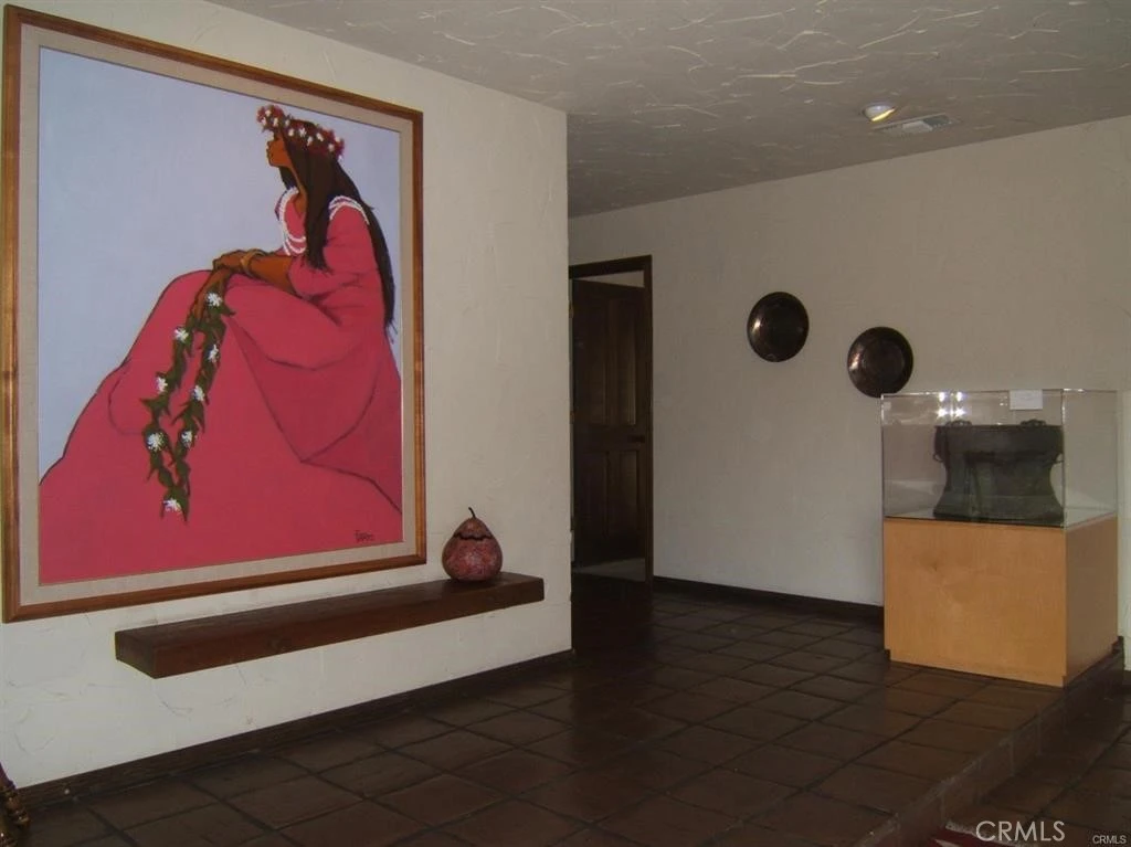 Interior 4