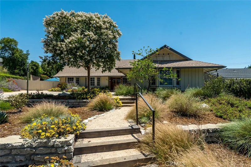 2220 W Silver Tree