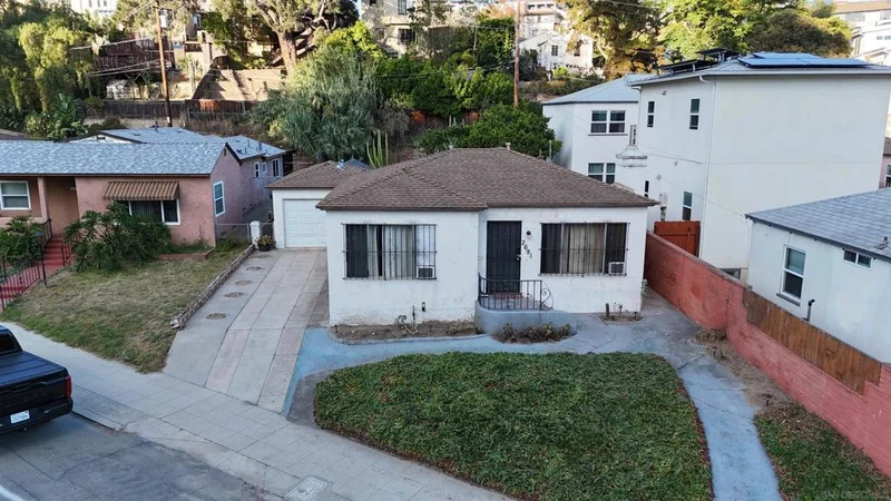 2691 Reynard, San Diego, CA 92103