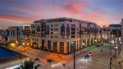 39 S Los Robles Avenue 6010