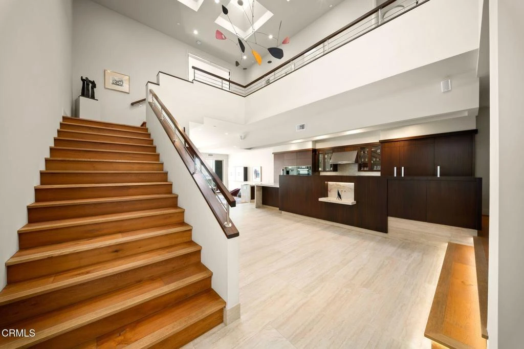 Interior 4