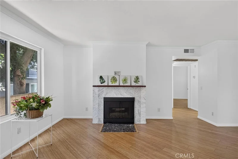 1237 E 6th Street 106, Long Beach, CA 90802