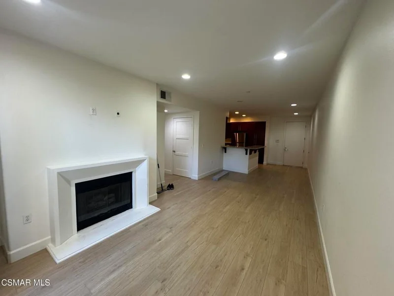 14412 Killion Street 102 photo 2