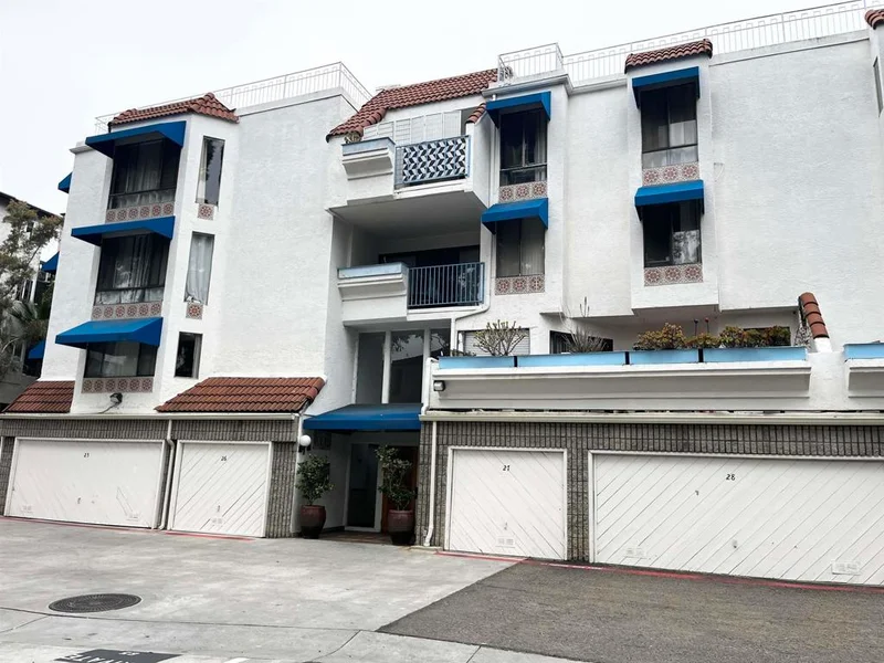 8332 Regents Rd 1F, San Diego, CA 92122
