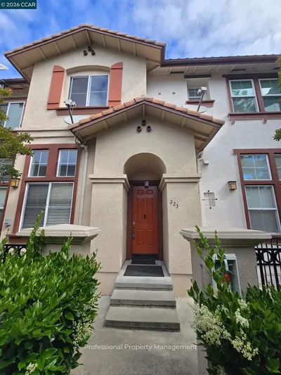223 Santa Barbara St