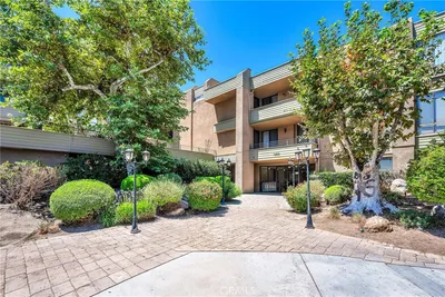 16866 Kingsbury photo 2