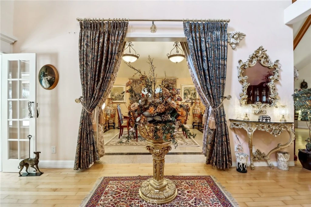 Interior 3