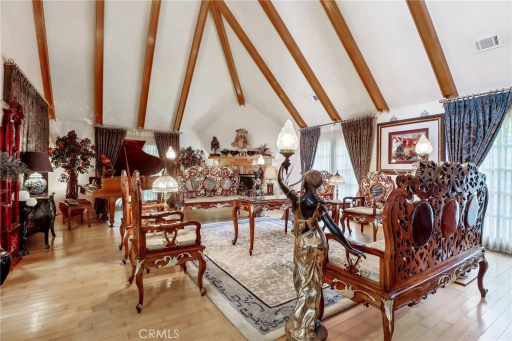 Interior 4