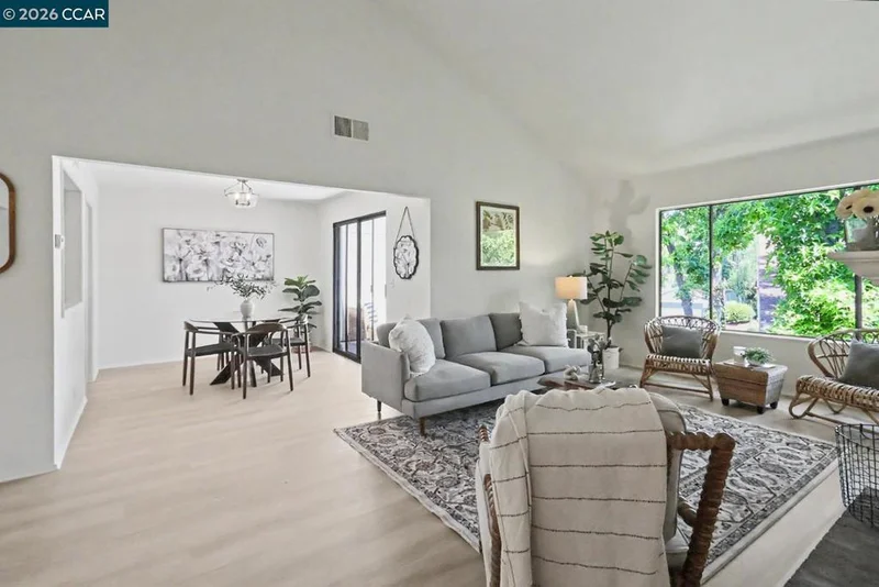 378 Camelback Rd