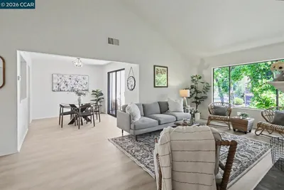 378 Camelback Rd