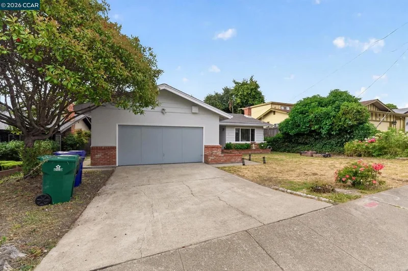 1325 Belfair Dr photo 2