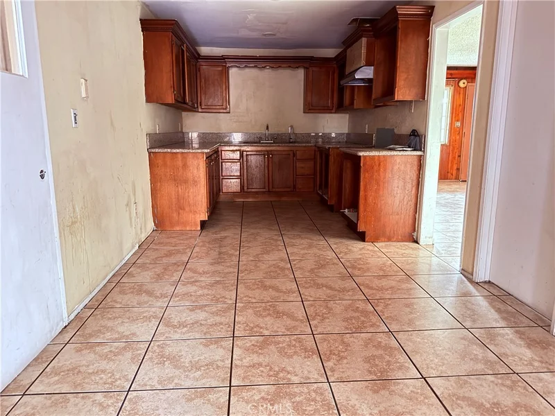 2570 Camphor Place photo 2