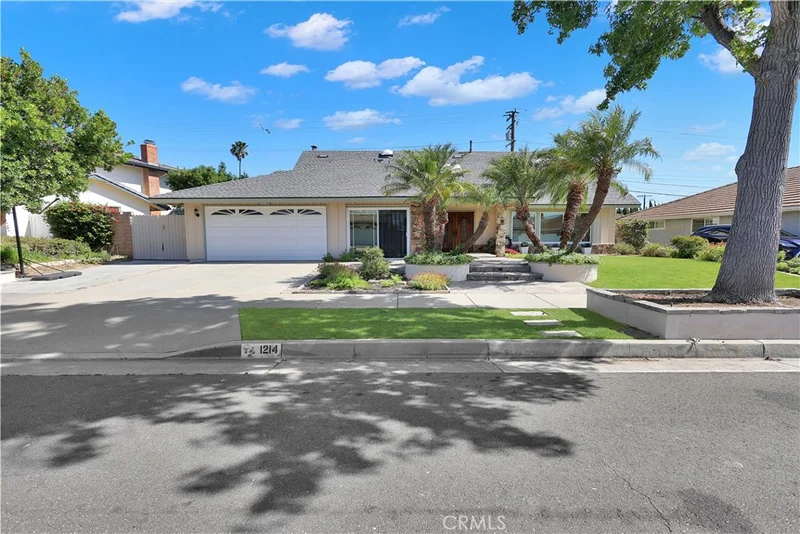 1214 E Palmdale, Orange, CA 92865