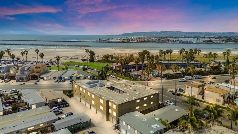 5155 W Point Loma 8, San Diego, CA 92107