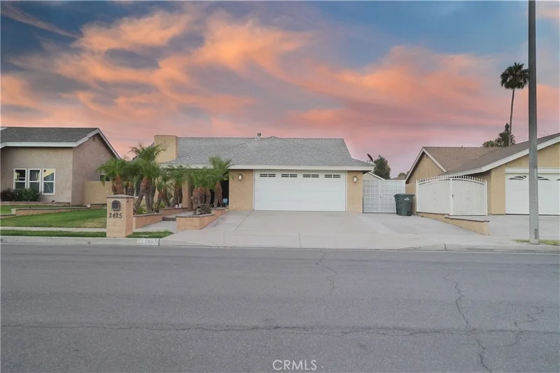 2425 S Lake