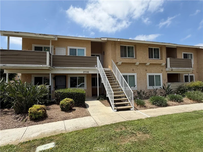 3732 Oak Creek E