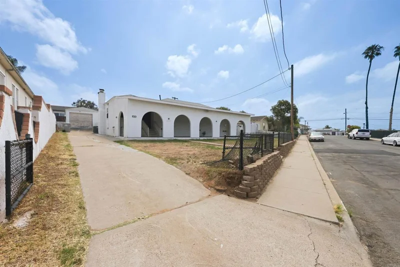 2463 Rancho Drive photo 2