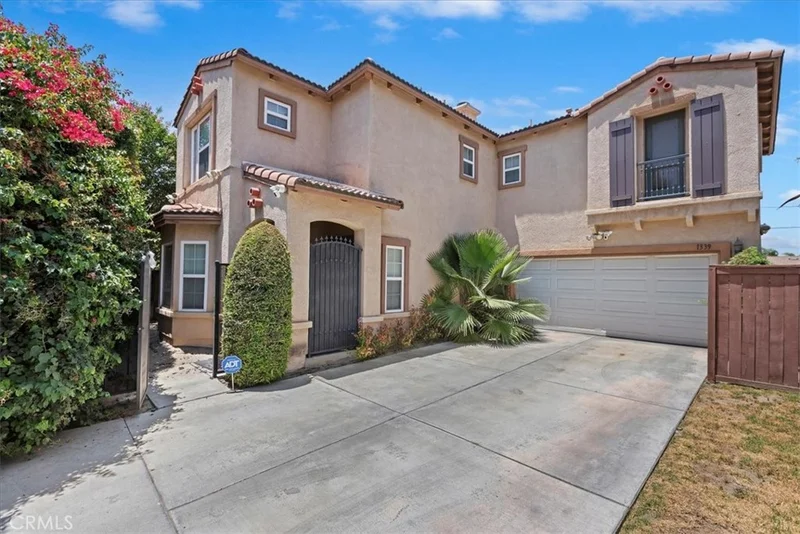 1339 Castledale photo 2