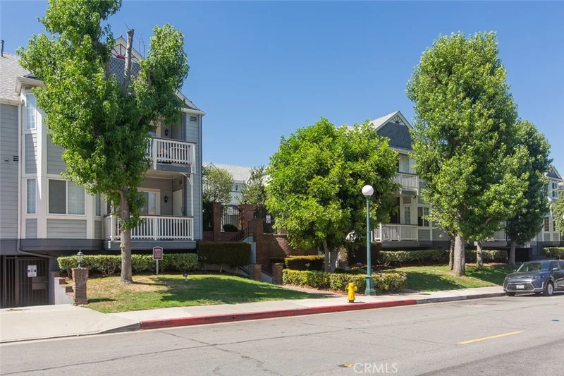 182 W Lemon B, Monrovia, CA 91016