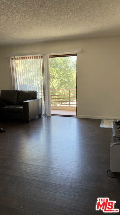 Interior 4